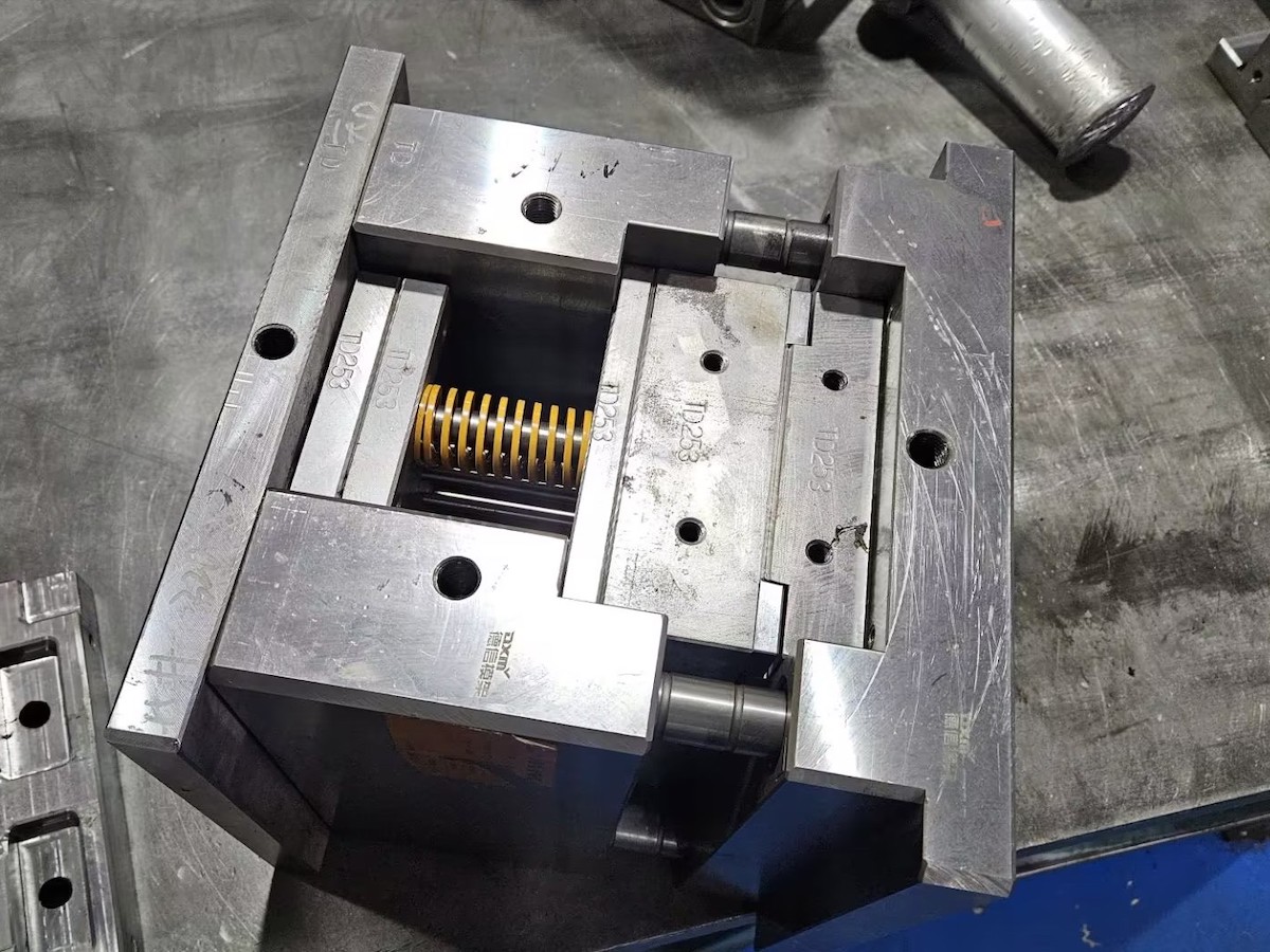 MUD Insert Mold